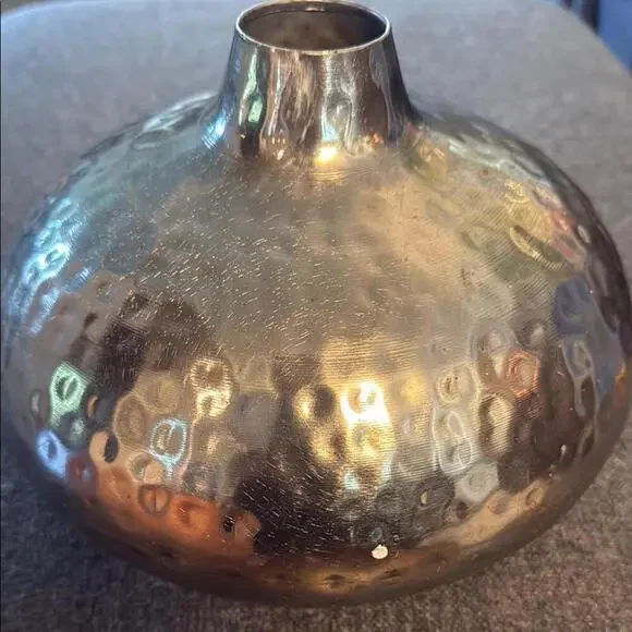 Elegant Silver Hammered Vase - Picture 2 of 5